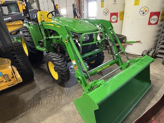 2022 John Deere 3032E Tractor Compact