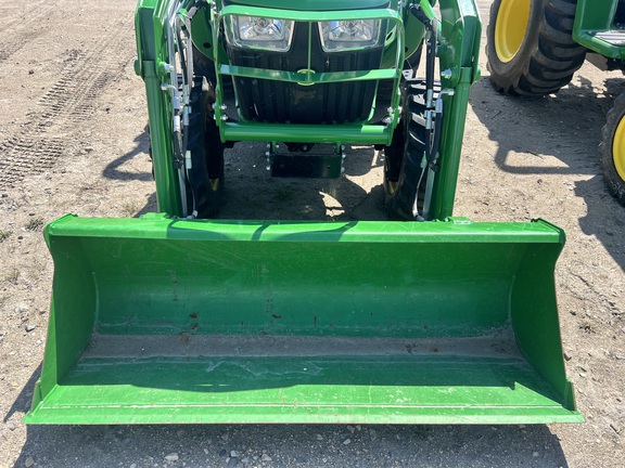 2022 John Deere 3032E Tractor Compact