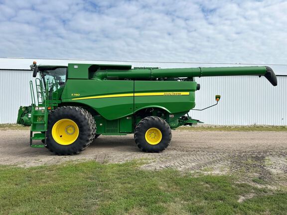 2020 John Deere S780 Combine