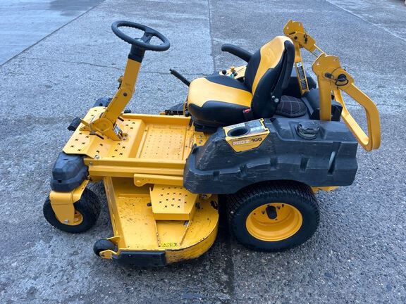 Cub Cadet PRO Z 100 Mower/Zero Turn