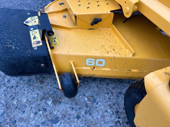 Cub Cadet PRO Z 100 Mower/Zero Turn