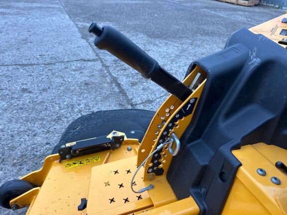 Cub Cadet PRO Z 100 Mower/Zero Turn