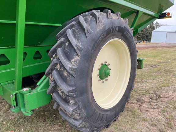 2012 Brent 1194 Grain Cart