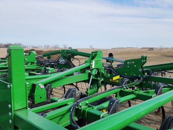 2023 John Deere 2230FH Field Cultivator