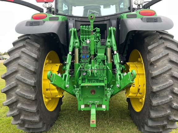 2022 John Deere 6R 195 Tractor