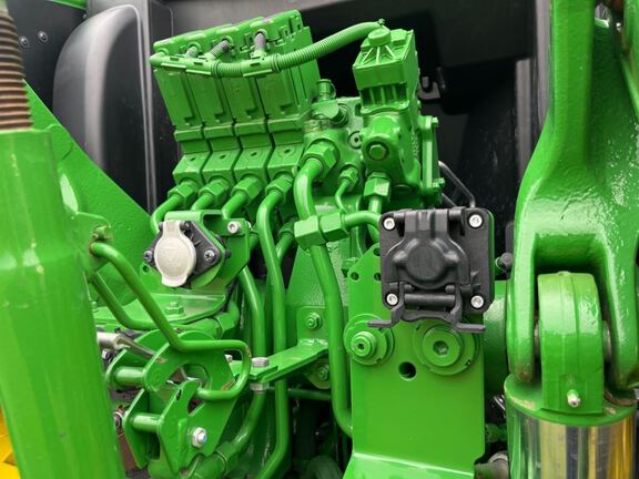 2022 John Deere 6R 195 Tractor