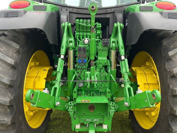 2022 John Deere 6R 195 Tractor