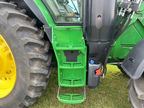 2022 John Deere 6R 195 Tractor