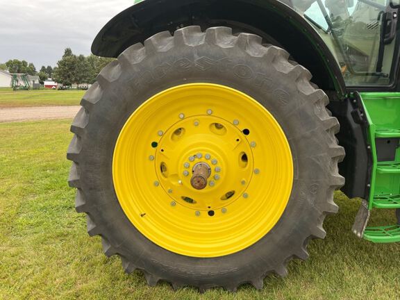 2022 John Deere 6R 195 Tractor