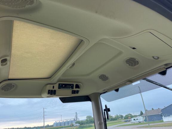 2022 John Deere 6R 195 Tractor