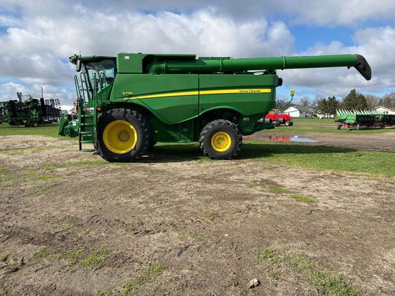 2023 John Deere S770 Combine