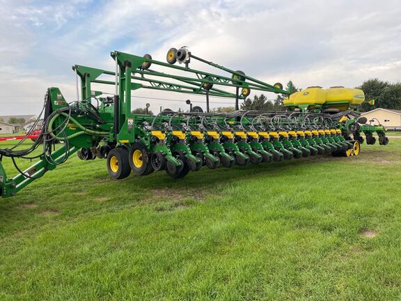 2012 John Deere DB88 Planter