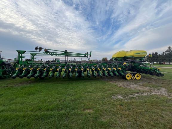 2012 John Deere DB88 Planter