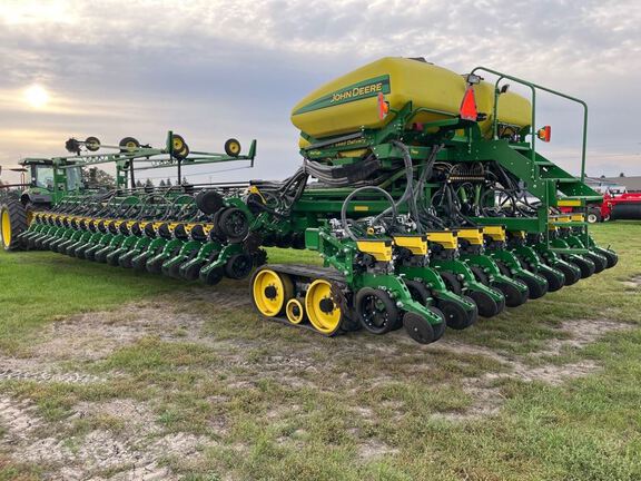 2012 John Deere DB88 Planter