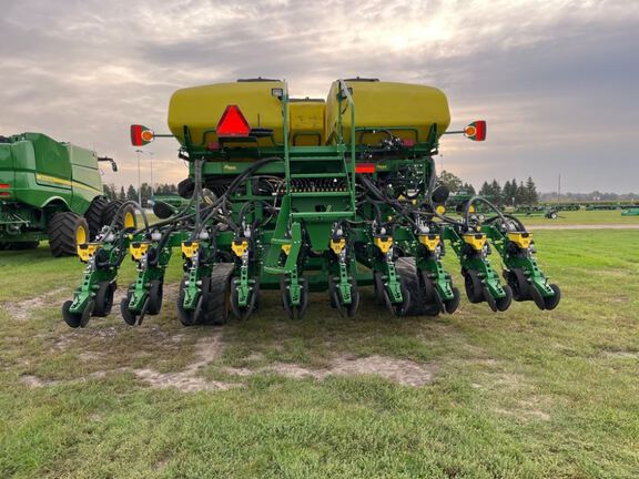 2012 John Deere DB88 Planter