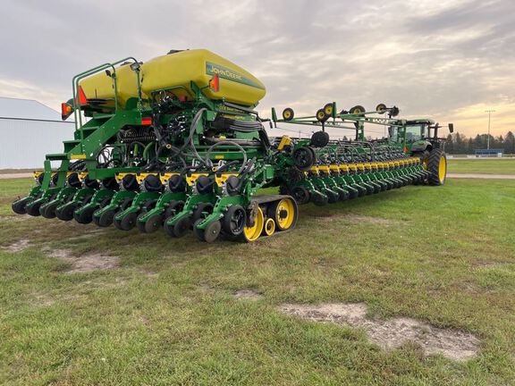 2012 John Deere DB88 Planter