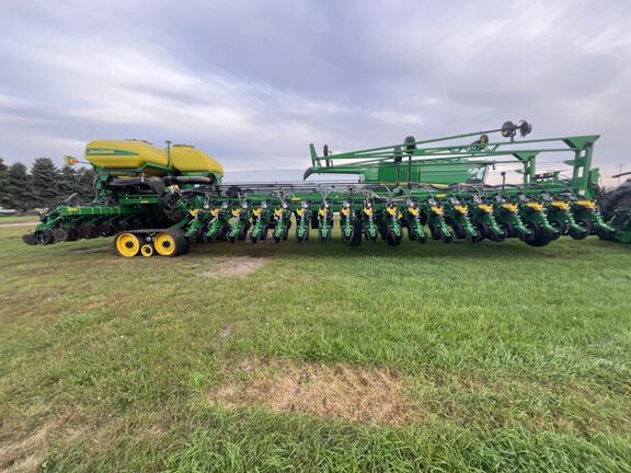 2012 John Deere DB88 Planter