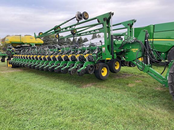 2012 John Deere DB88 Planter