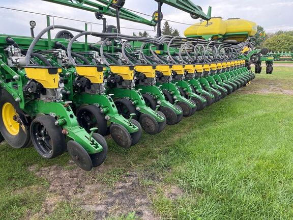 2012 John Deere DB88 Planter