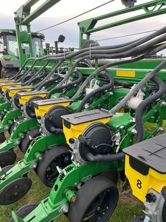 2012 John Deere DB88 Planter