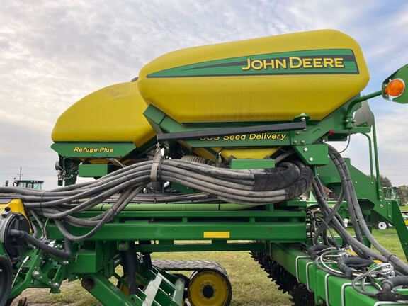 2012 John Deere DB88 Planter