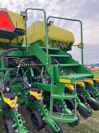 2012 John Deere DB88 Planter