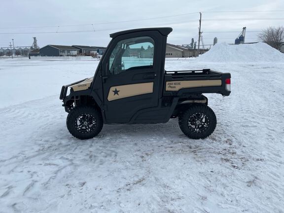 2022 John Deere XUV835M ATV