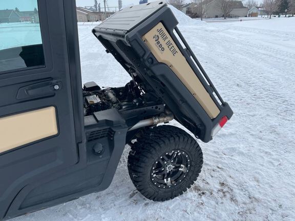 2022 John Deere XUV835M ATV