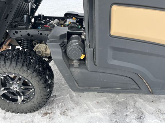 2022 John Deere XUV835M ATV