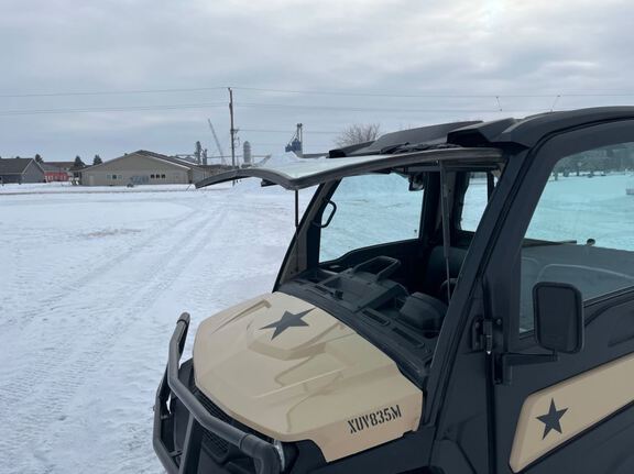 2022 John Deere XUV835M ATV