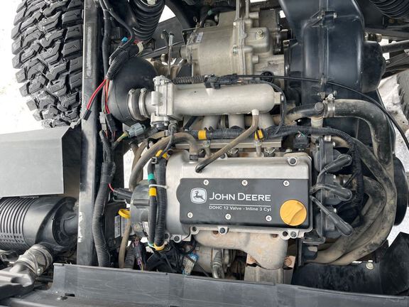 2022 John Deere XUV835M ATV