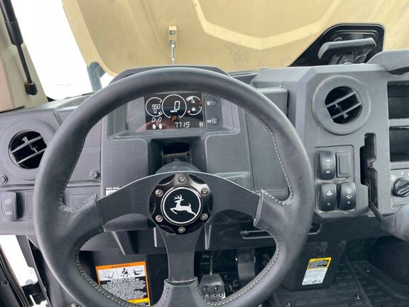 2022 John Deere XUV835M ATV