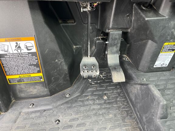 2022 John Deere XUV835M ATV