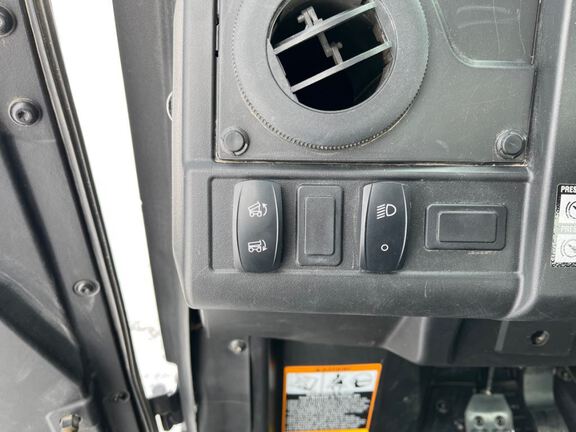 2022 John Deere XUV835M ATV