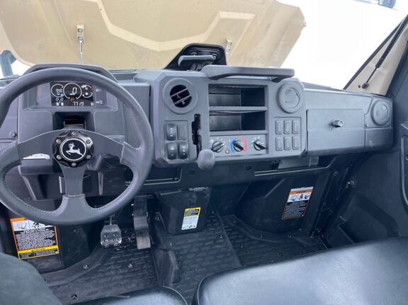 2022 John Deere XUV835M ATV