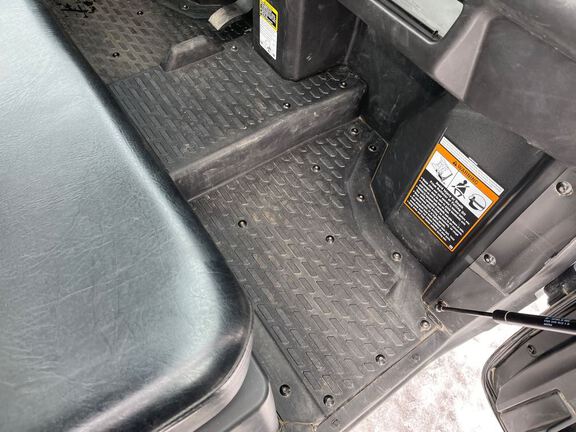 2022 John Deere XUV835M ATV