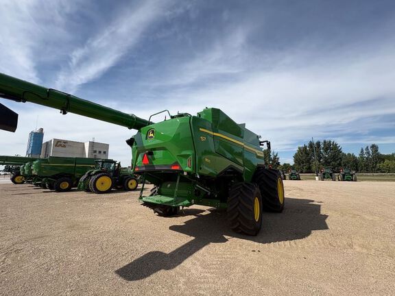 2025 John Deere S7 800 Combine