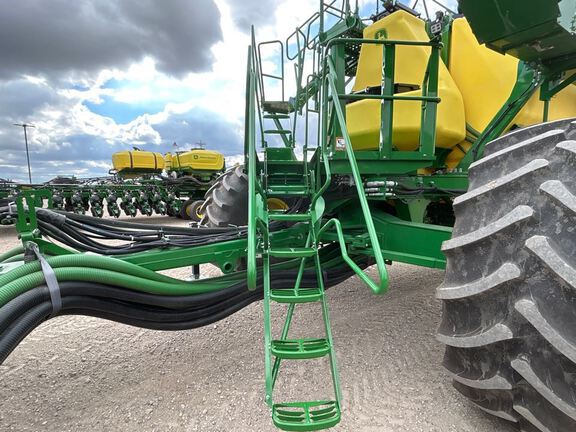 2023 John Deere N560F Air Seeder