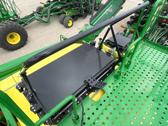 2023 John Deere N560F Air Seeder