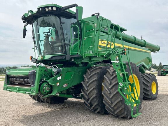 2022 John Deere X9 1000 Combine