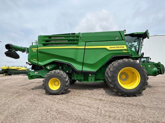 2022 John Deere X9 1000 Combine