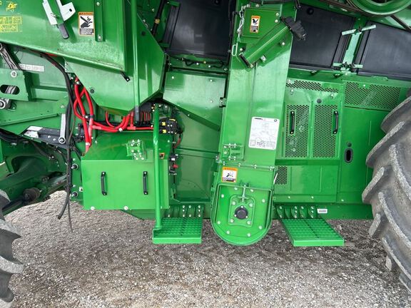 2022 John Deere X9 1000 Combine