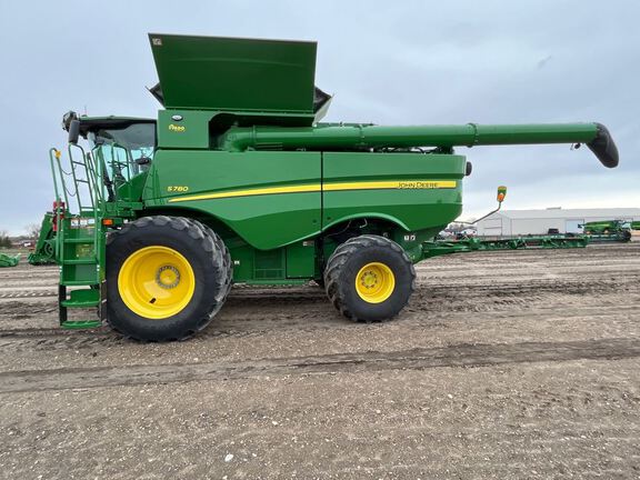 2023 John Deere S780 Combine