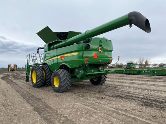 2023 John Deere S780 Combine