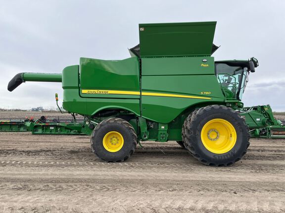 2023 John Deere S780 Combine