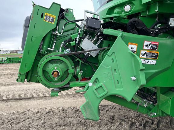 2023 John Deere S780 Combine