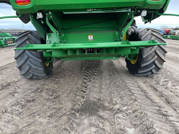 2023 John Deere S780 Combine