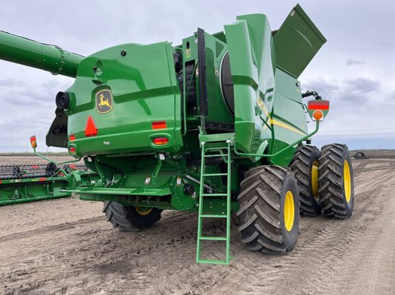2023 John Deere S780 Combine