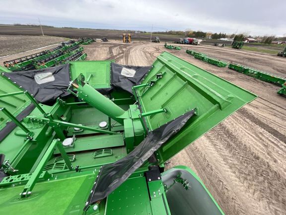 2023 John Deere S780 Combine