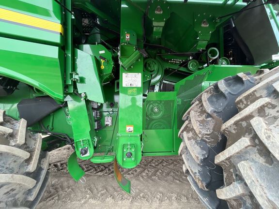 2023 John Deere S780 Combine